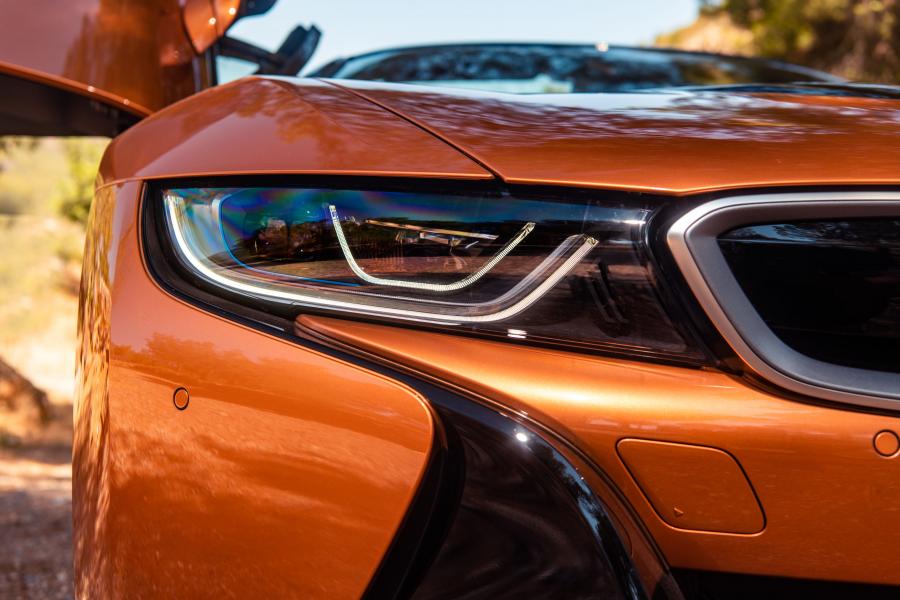 Детали экстерьера BMW i8 Roadster (I15) 2018 года  (UK) (фото 43 из 97)